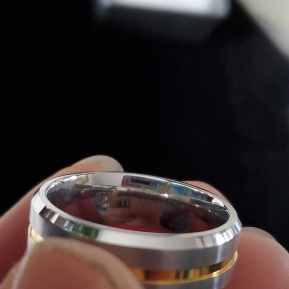 Titanium ring - Picture 3 of 3